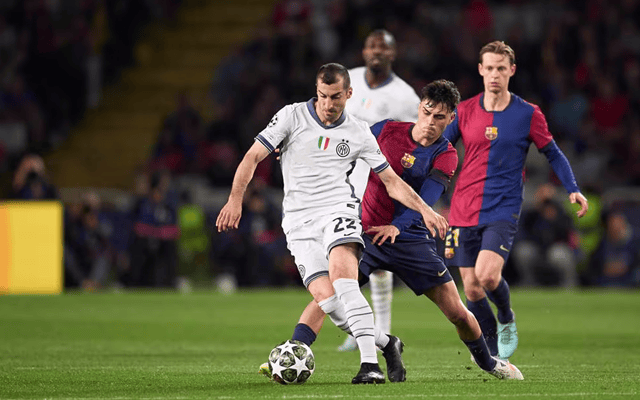 巴萨在塞维利亚对阵贝蒂斯的百年对决：历史的延续与未来的碰撞