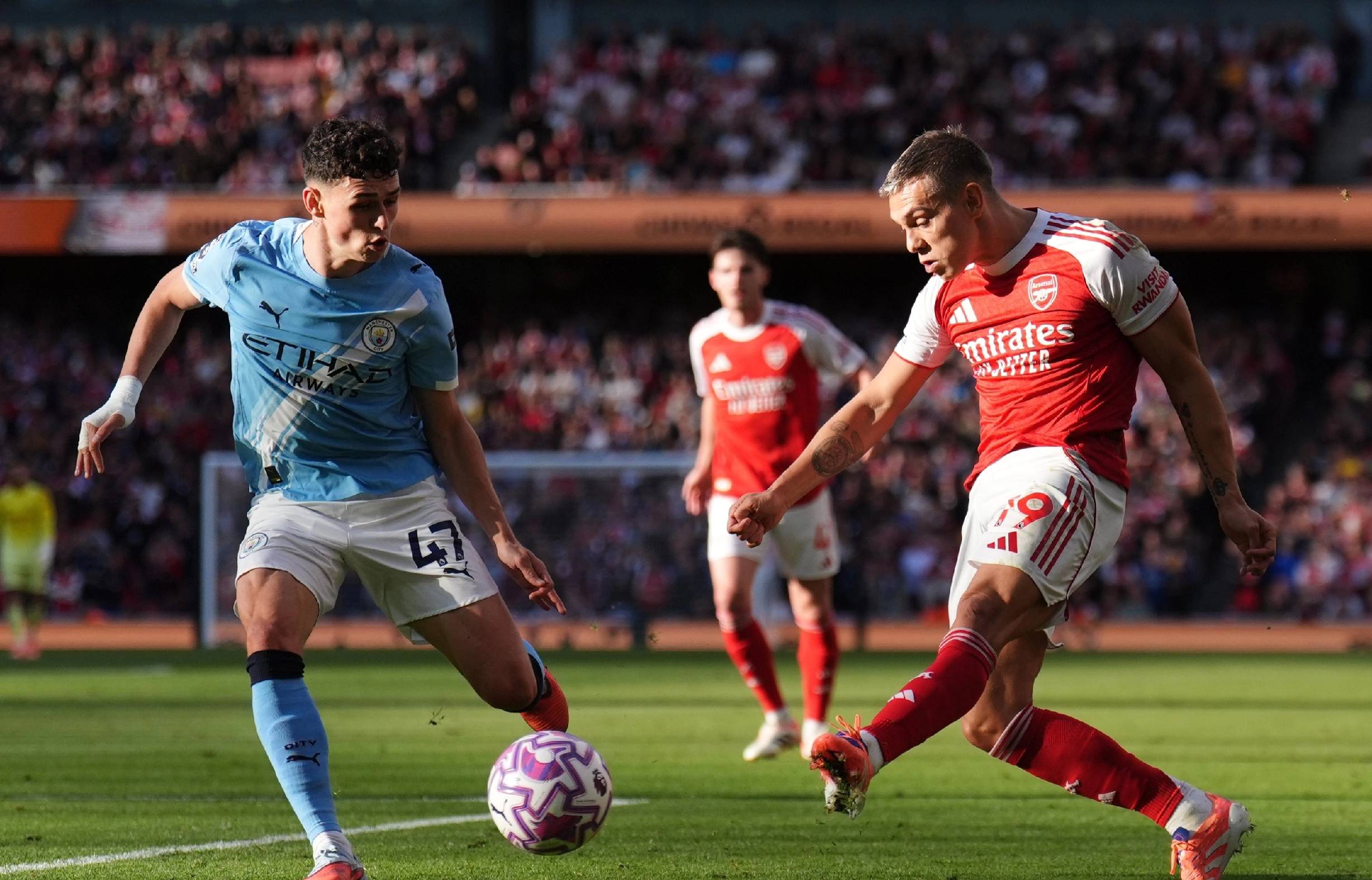 官方：切尔西签下19岁后卫哈托，转会费4418万欧签约至2032年