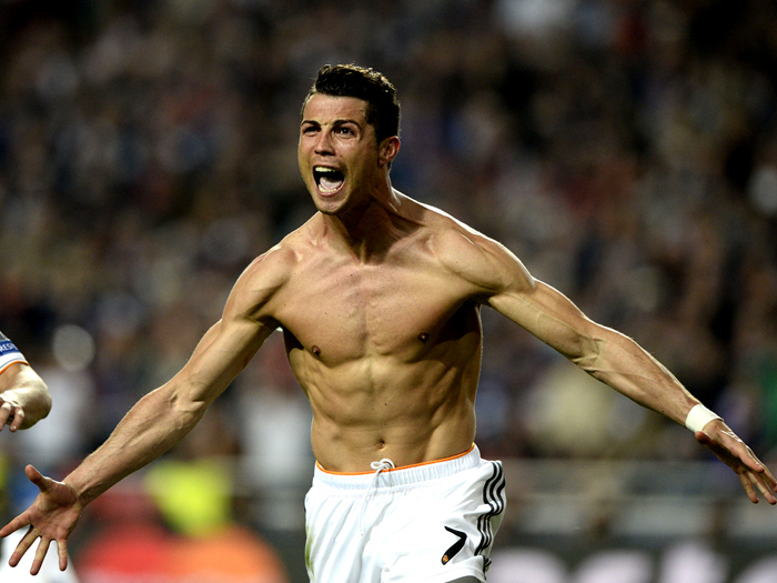 教练表情太真实笑喷球迷